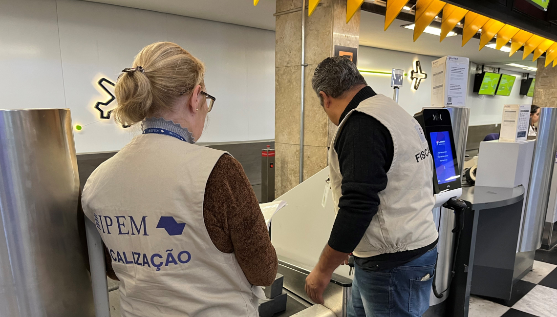 Ipem-SP verifica balanças em aeroportos durante “Operação Check In”